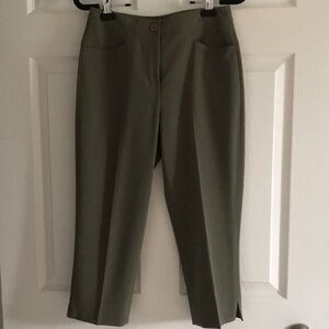 Cleo Capris Olive Green Lightweight Capris / Pedal Pushers / Crops; Size 2P